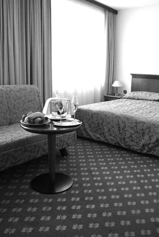 Hotel Zvezda Мурска-Собота Экстерьер фото