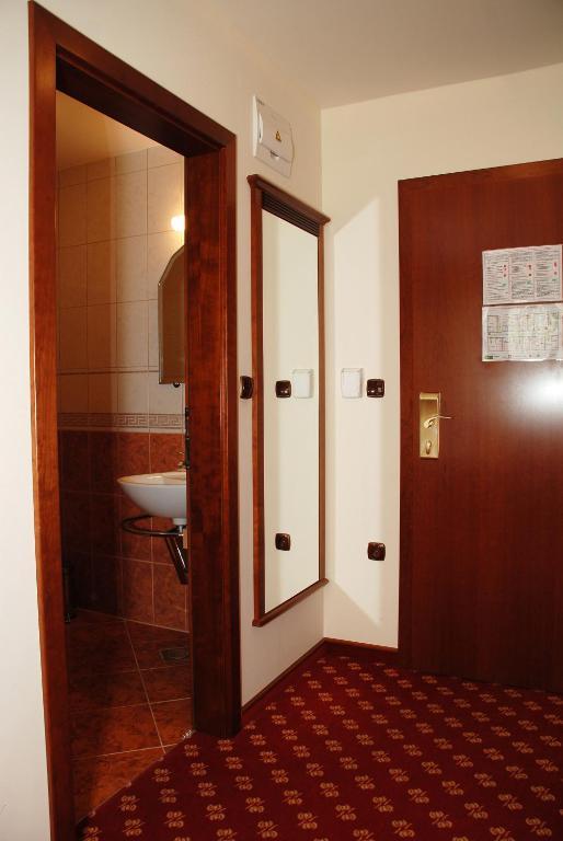 Hotel Zvezda Мурска-Собота Номер фото